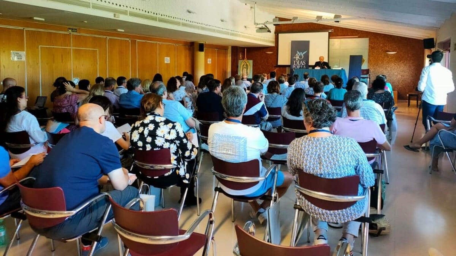 auditorio 40 dias por la vida