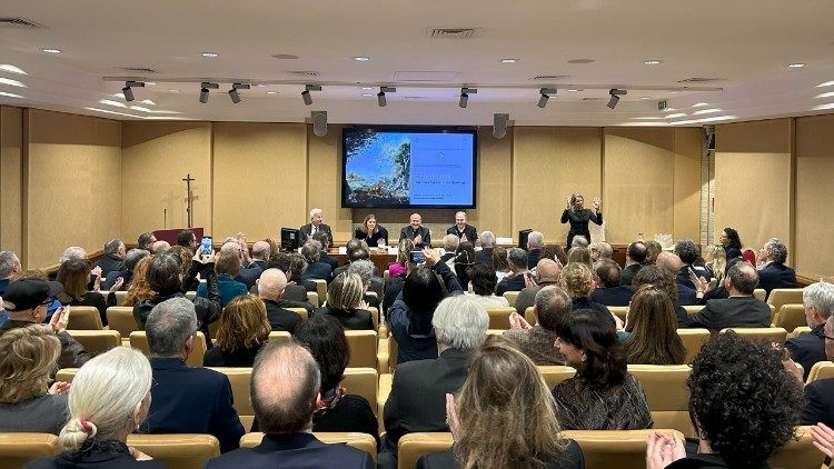 Compartiendo la esperanza: el encuentro en los Museos Vaticanos que resalta el patrimonio cultural religioso como código de paz