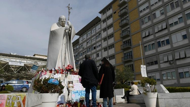 El Papa Francisco se recupera tras noche tranquila en el Policlínico Romano