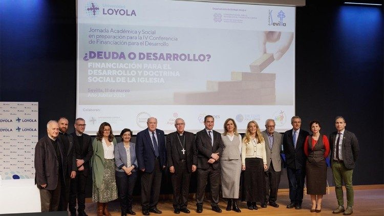 Análisis de la deuda y su impacto en el desarrollo: Jornada en la Universidad Loyola de Sevilla