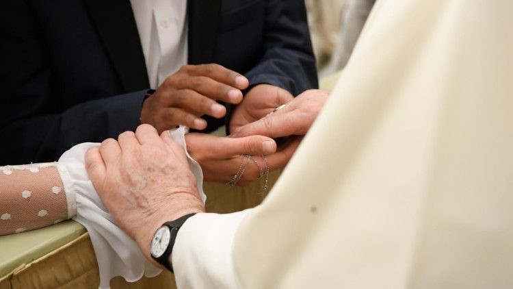 El perdón como acto de fuerza espiritual: Consejos del Papa Francisco a una esposa traicionada