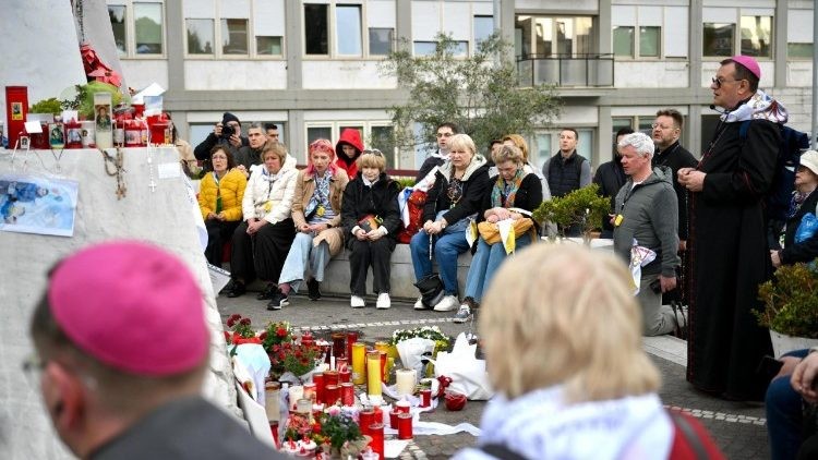 Peregrinación de devotos rusos a Roma en apoyo al Papa Francisco hospitalizado