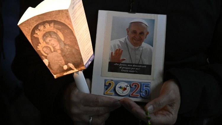 Papa Francisco retoma oración mariana en Plaza de San Pedro tras Cuaresma: un gesto de fe y compromiso