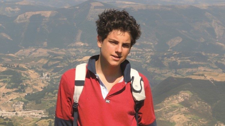 Reliquia de Carlo Acutis llevada a prisión juvenil de Nápoles para inspirar cambio y esperanza