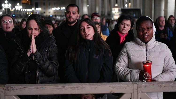 Cardenal Mamberti llama a purificar los corazones en Cuaresma para reflejar el amor divino