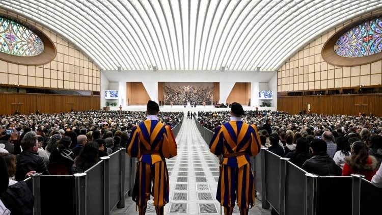 Papa Francisco invita a enfrentar miedos y buscar la luz de Cristo en mensaje no pronunciado por hospitalización