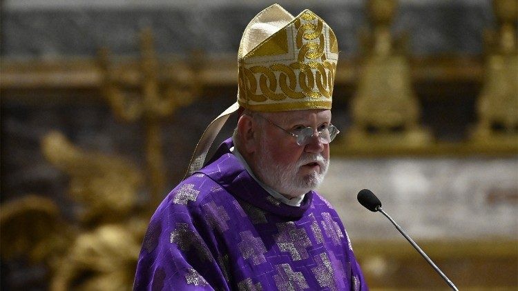 Papa Francisco persiste en su deber a pesar de su salud frágil, afirma arzobispo Gallagher
