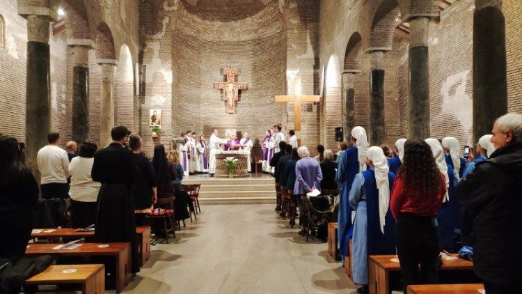 Comunidad de Taizé organiza oración ecuménica en Roma en solidaridad con el Papa y los enfermos