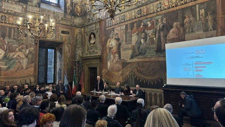 Lanzamiento del libro '¡Viva la poesía!' del Papa Francisco en el Día Mundial de la Poesía