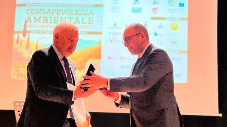 Proyecto Laudato si' recibe el premio Centinela de la Creación en el Foro de la Información Católica