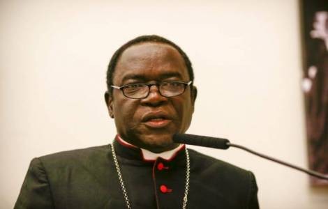 Democratización del desarrollo fortalece la democracia, afirma el Obispo Kukah de Nigeria