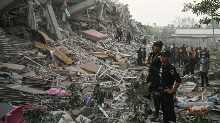 Cardenal Charles Maung Bo pide alto al fuego en Myanmar tras temblor y conflicto en curso