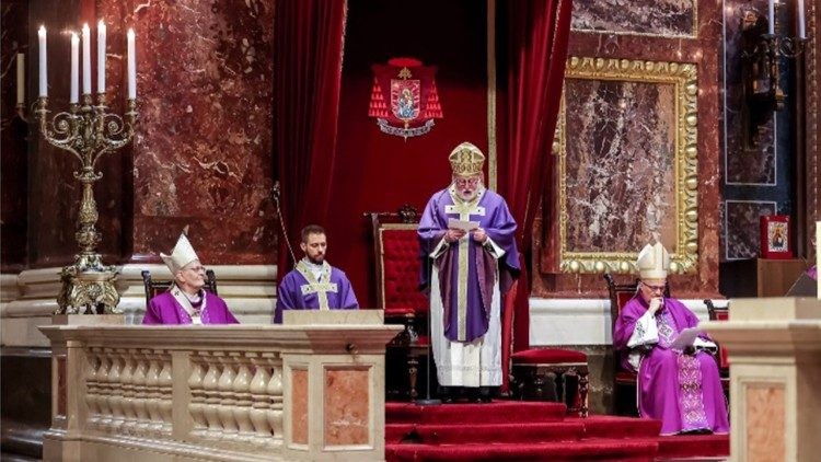 Arzobispo Gallagher culmina visita a Hungría con misa en Budapest y mensaje de solidaridad del Papa Francisco