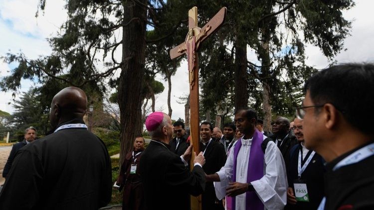 Homilía de Monseñor Fisichella y homenaje a Ennio Morricone en el Jubileo de los Misioneros de la Misericordia