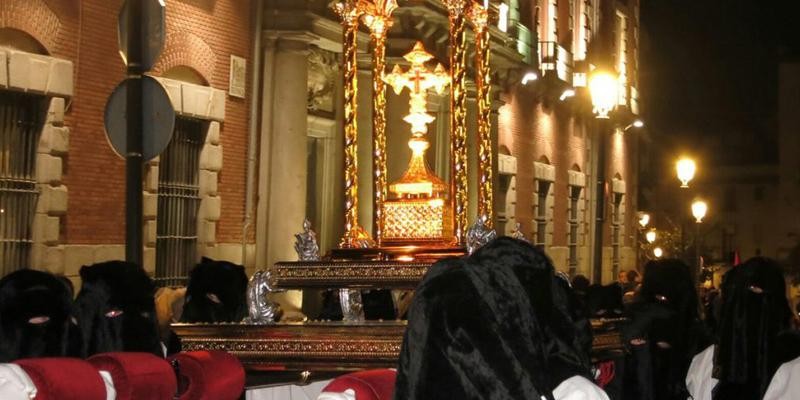 Veneración al *lignum crucis* en la Puerta del Sol este Viernes Santo