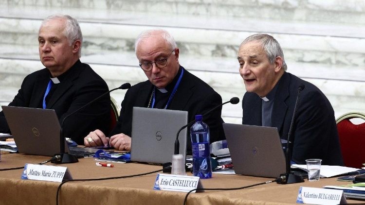 La Conferencia Episcopal Italiana aplaza documento final al 25 de octubre para revisión