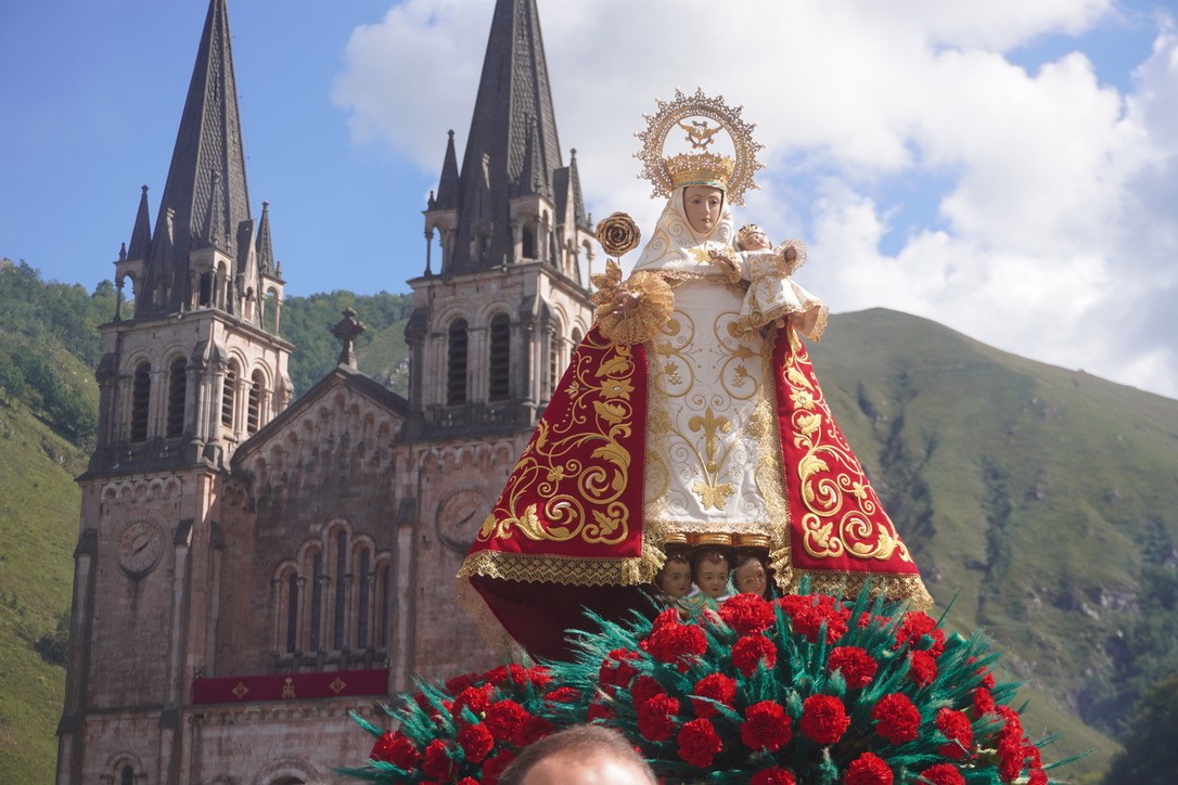 Retransmisión en directo de la eucaristía desde Covadonga este domingo en Trece TV