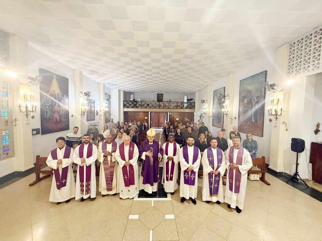 La Comunidad Brasileña en Valencia Celebra Misa Especial en Santa Ana