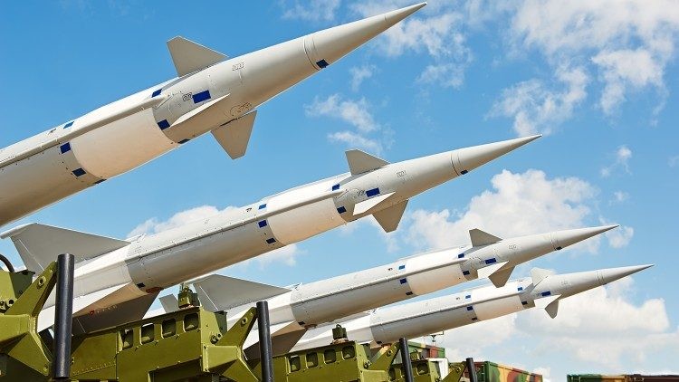 Monseñor Caccia de la Santa Sede pide desarme nuclear en la ONU para la paz mundial
