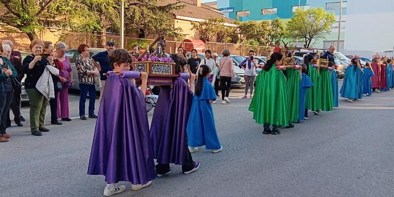 Primera Procesión Infantil de Semana Santa en Moratalaz, Madrid, con 13 Minipasos