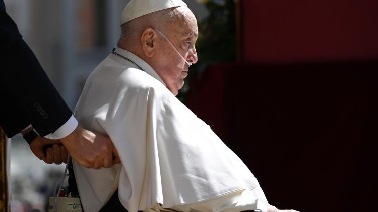 El Papa Francisco sorprende con visita a la Basílica de San Pedro durante su recuperación