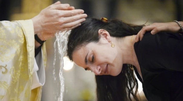 10.000 adultos serán bautizados en Pascua en Francia, duplicando cifras previas