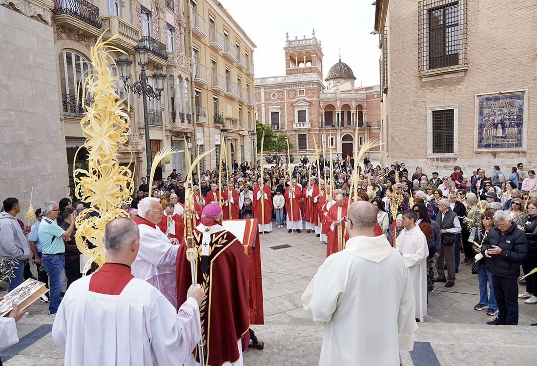 Valencia inicia la Semana Santa con la bendición de ramos y misa en la Catedral
