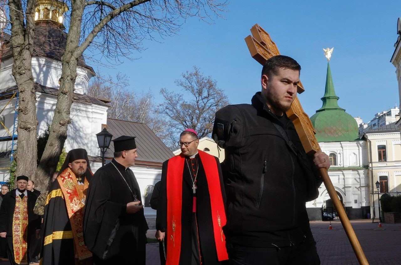 Monseñor Kulbokas destaca Vía Crucis en Ucrania por prisioneros de guerra