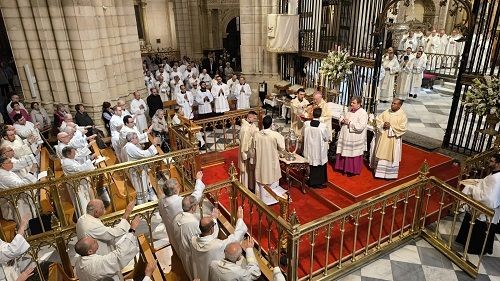 El obispo de Cartagena preside la Misa Crismal con 200 presbíteros
