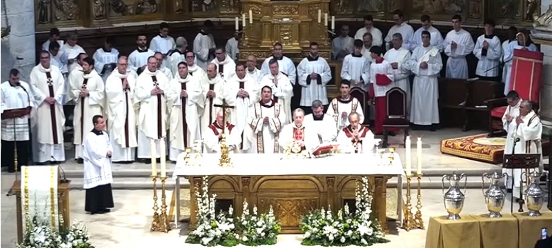 Mons. Ginés García Beltrán aboga por una Iglesia unida y misericordiosa en la Misa Crismal