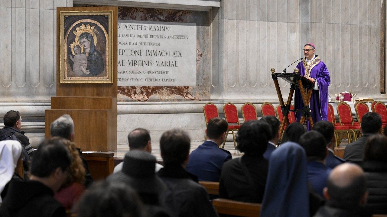 El arzobispo Nappa insta a empleados del Vaticano a ser portadores de alegría