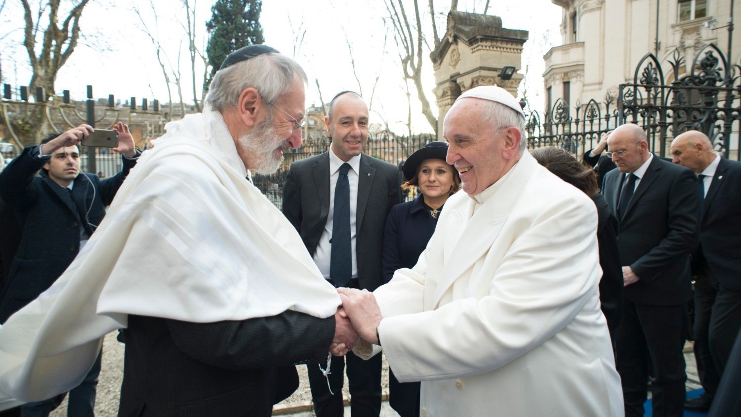 El Papa Francisco y el rabino Di Segni intercambian saludos por la Pascua