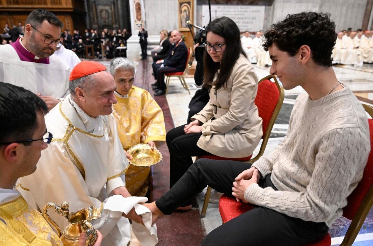 El cardenal de San Pedro insta a priorizar el servicio sobre el lucro en homilía