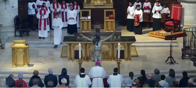 El Viernes Santo se conmemora la crucifixión de Jesucristo con ceremonias religiosas