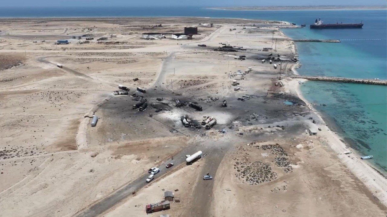Estados Unidos bombardea instalación petrolífera en puerto de Ras Issa, Yemen