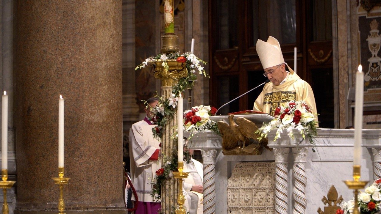 Misa en la basílica de San Juan de Letrán en sufragio por el Papa Francisco presidida por el Cardenal Vicario