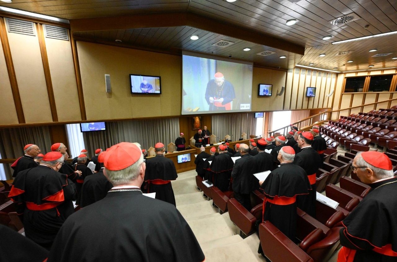 Sesenta cardenales se reúnen en el Vaticano para la primera Congregación General del Colegio Cardenalicio
