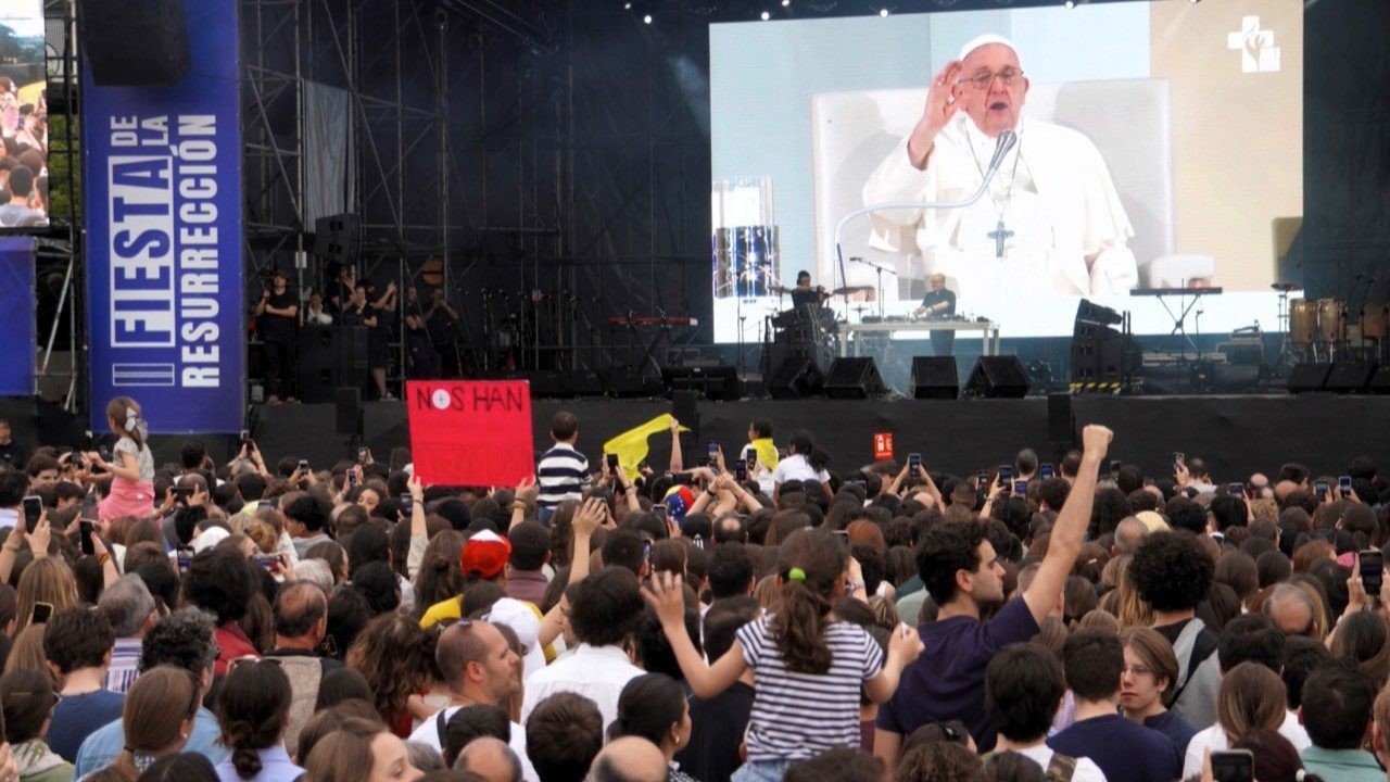 La Fiesta de la Resurrección reúne a fieles en oración por el Papa Francisco