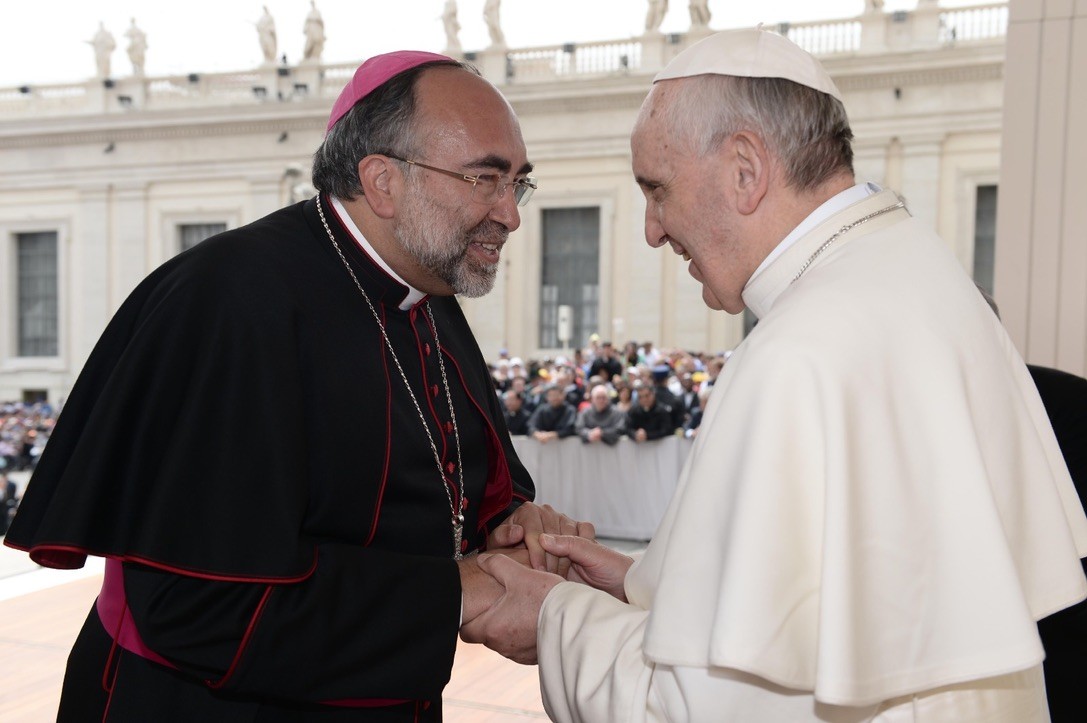Arzobispo de Oviedo llama a la oración para elegir al nuevo Papa tras Francisco