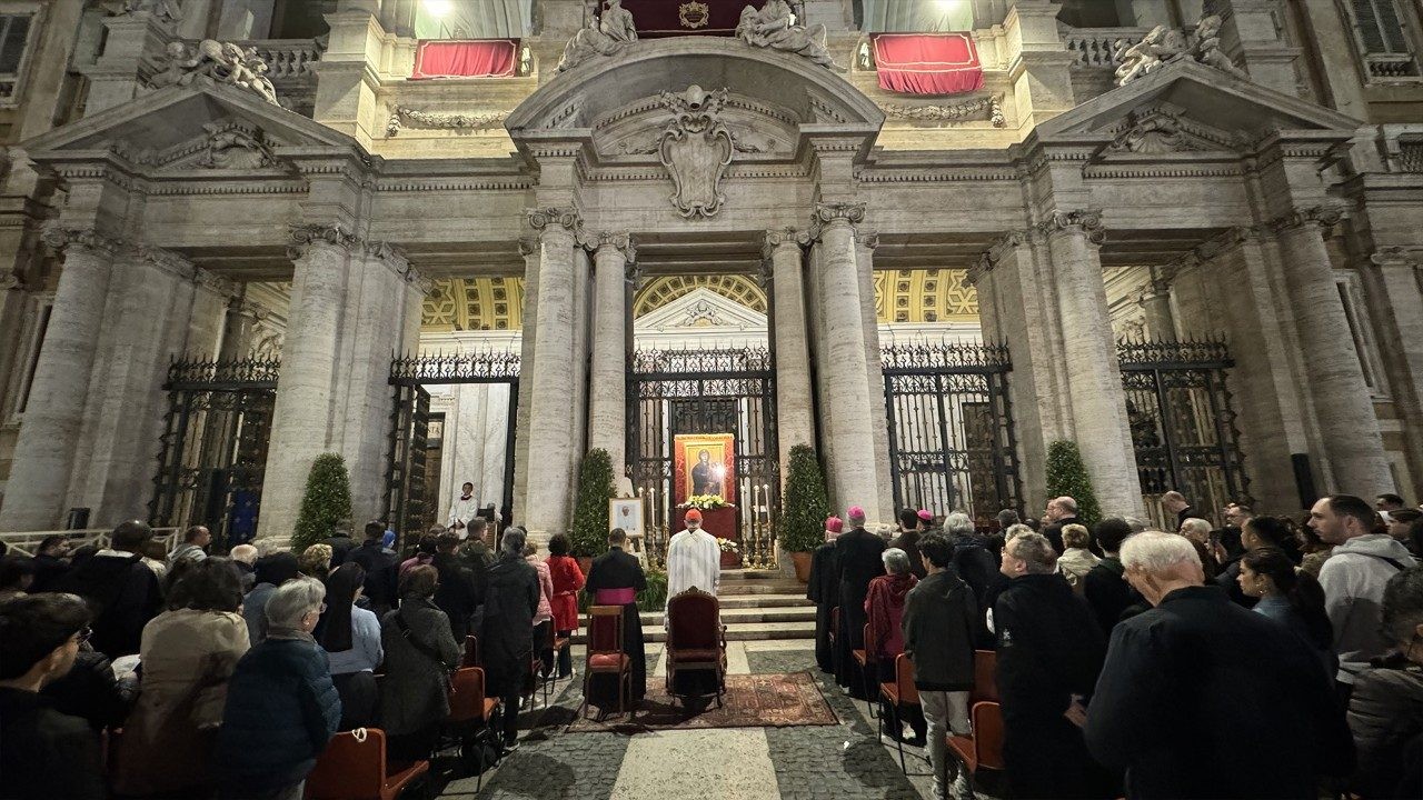 El Patriarca de Jerusalén lidera rezo del Rosario por el Papa Francisco
