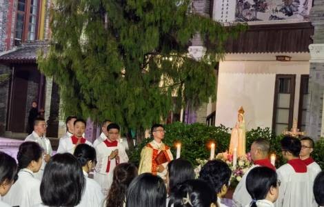 Católicos chinos inician mes mariano orando por el Papa y el próximo Cónclave