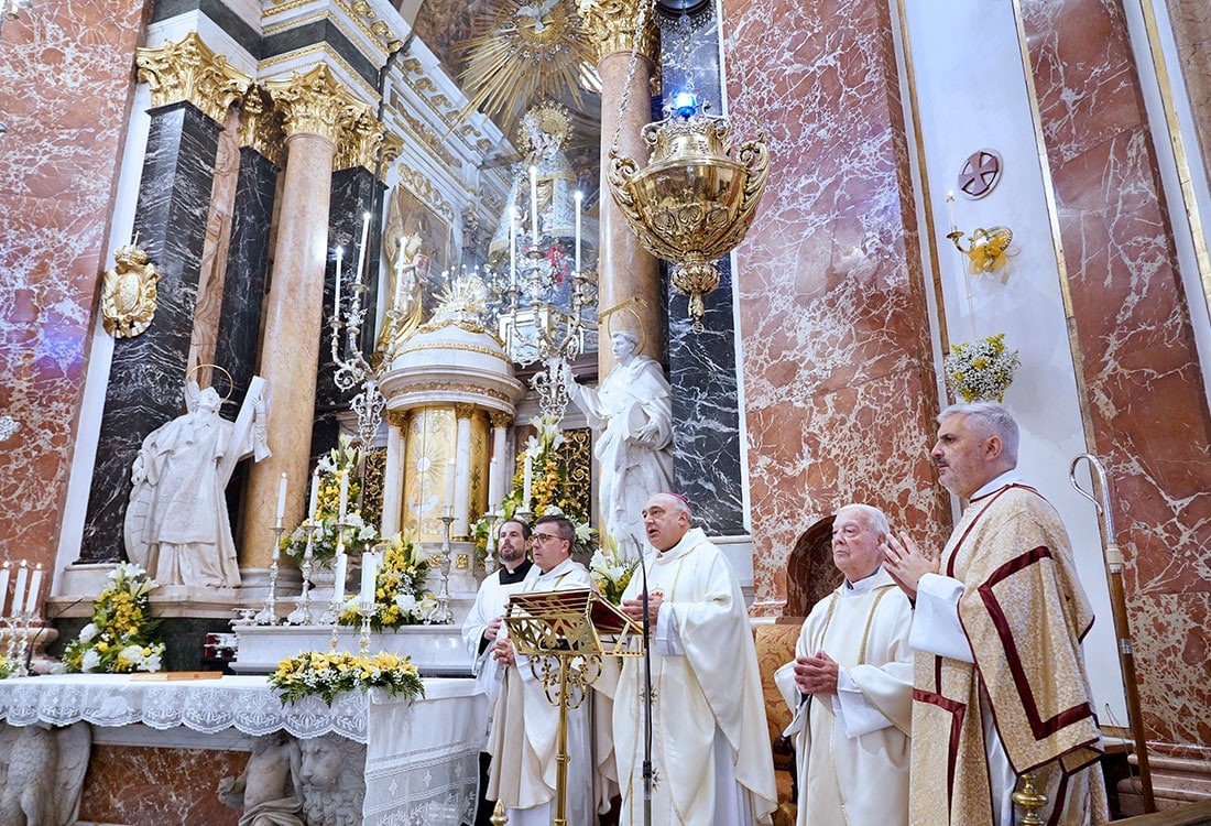 El arzobispo de Valencia celebra 75 años de la Basílica de los Desamparados