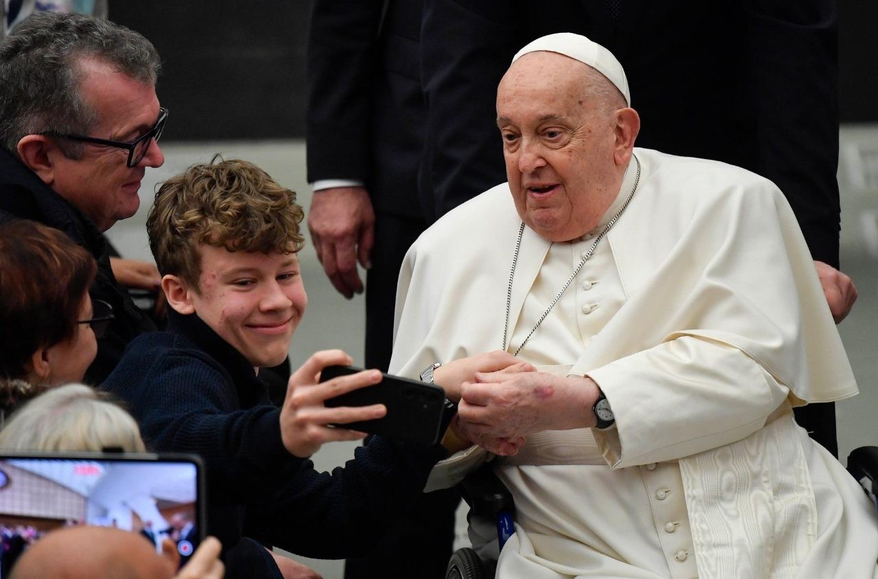 Influencers católicos se unen en oración digital por el próximo Cónclave papal