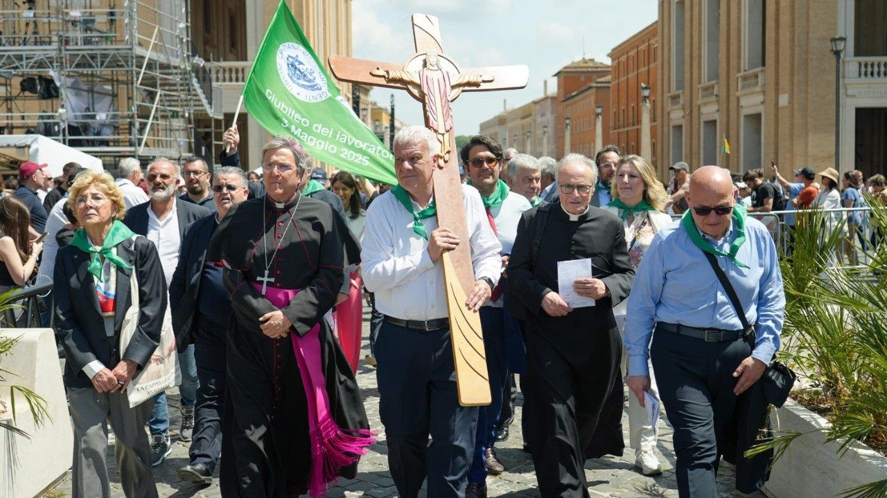 La basílica de San Pedro celebra misa por el Jubileo laboral en Roma