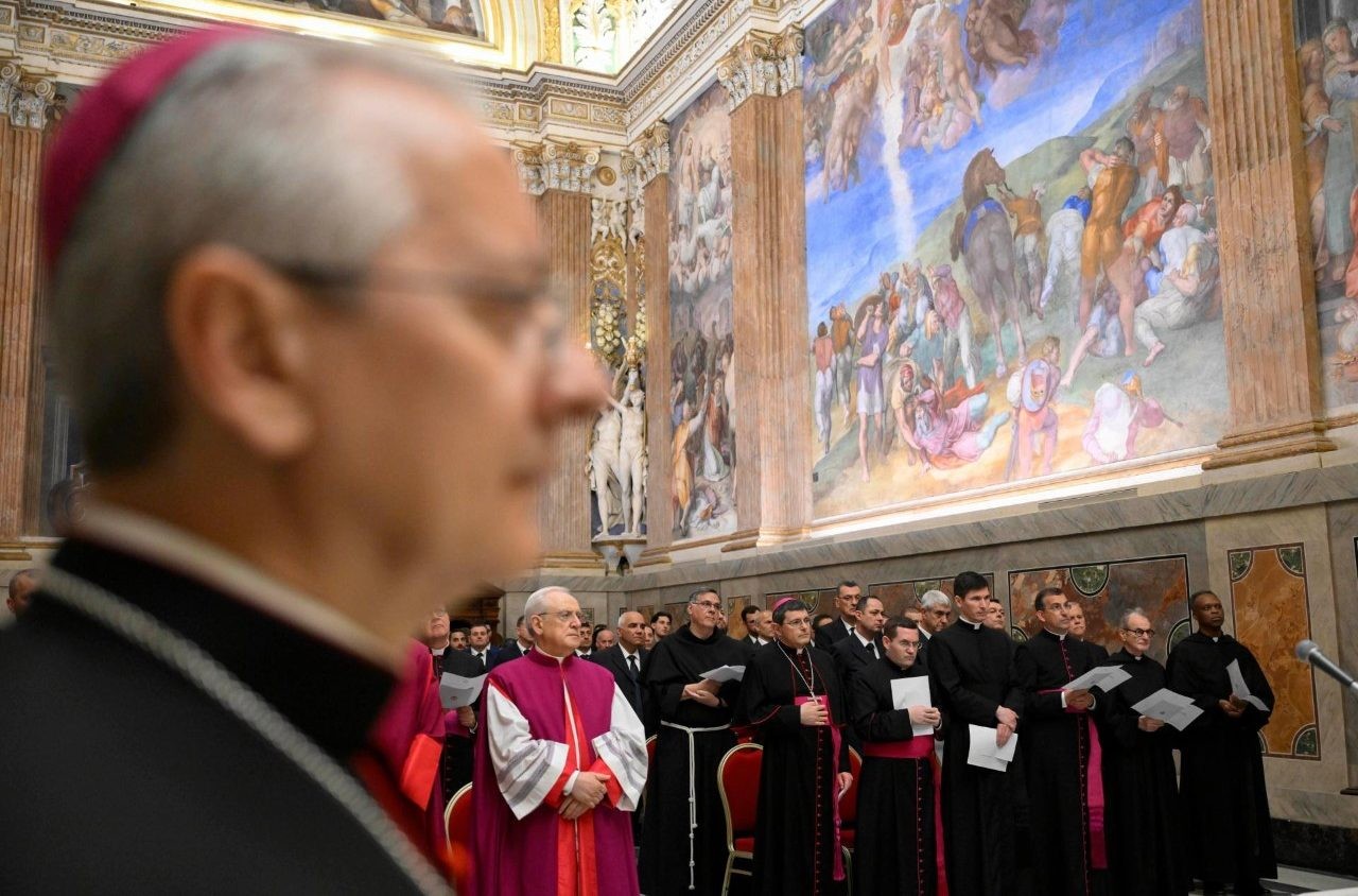 Oficiales del Cónclave 2025 juran en solemne acto en el Vaticano