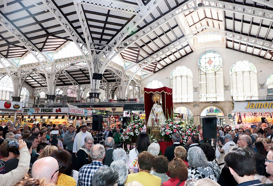 La Virgen de los Desamparados vuelve restaurada al Mercado Central de Valencia