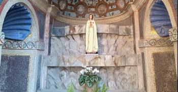 el-vaticano-bendice-estatua-de-maria-rosa-mistica-tras-aprobacion-doctrinal